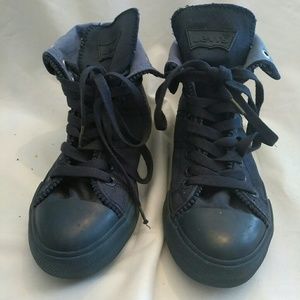 Levi's Hi Tops Dark Blue Canvas Girl's sz 6